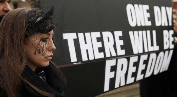 Reuters-North-Korean-embassy-London-protester-photog-Finbarr-OReilly