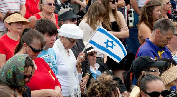 Reuters-New-Zealand-earthquake-memorial-Israel-flag-photog-Simon-Baker