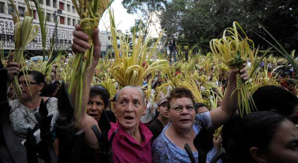 Reuters-Honduras-Catholics-Palm-Sunday-photog-Stringer