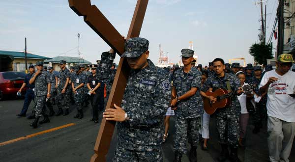 Reuters-Philippine-Coast-Guard-cross-Passion-Week-photog-Romeo-Ranoco