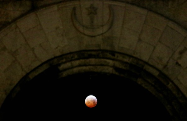 Reuters Blood Moon 2