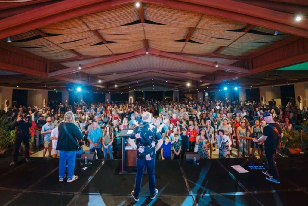 100 People Accept Salvation on Maui, 3,000 Attend Greg Laurie’s ‘Hope for Lahaina’